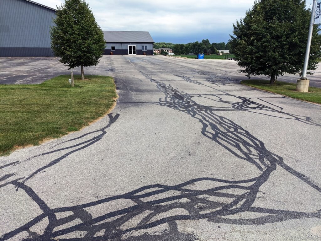 Asphalt crack sealing